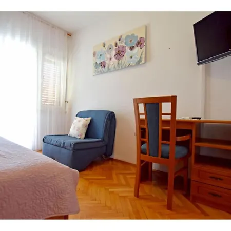 Adriana - One Bedroom A2 Apartment *